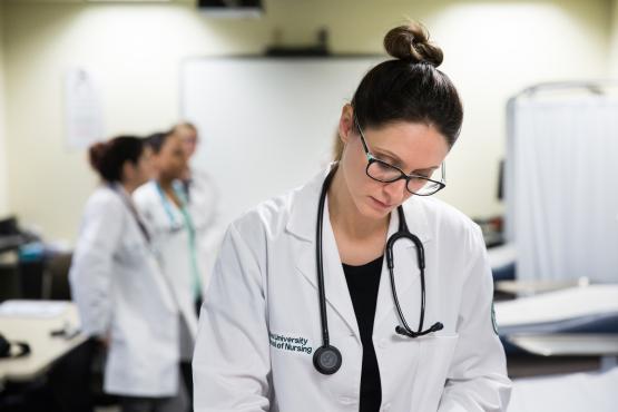  Ohio University&amp;#039;s nationally ranked BSN to DNP program student earning their degree online and in clinical setting. 