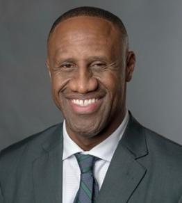 Dell Robinson headshot