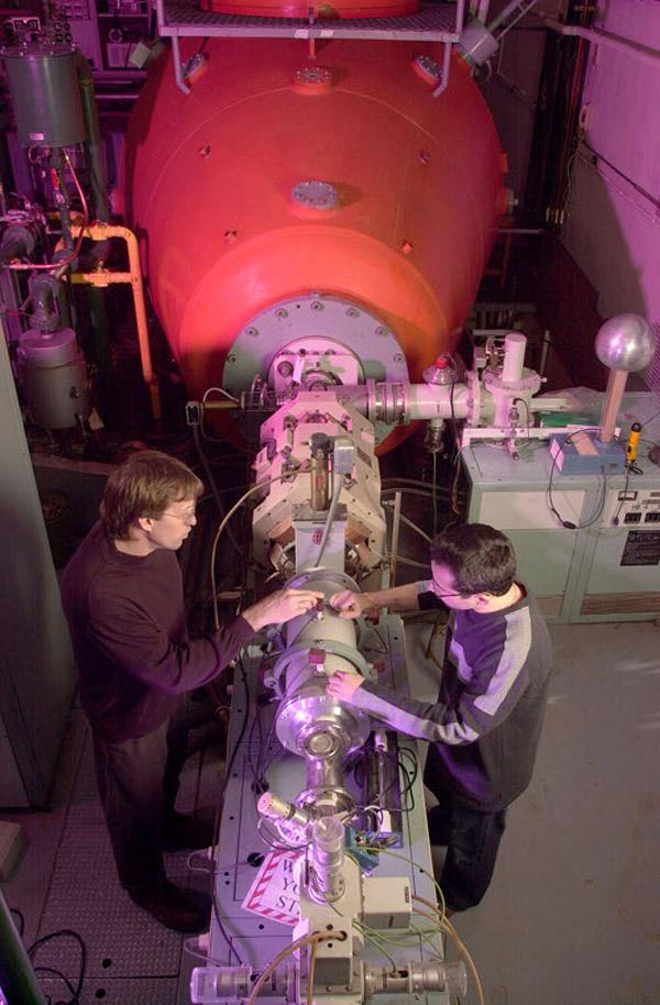 Carl Brune and Catalin Matei at the high-energy end of the machine. This photo appeared in Spring 2004 issue of Ohio Today.
