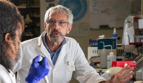 Robert A. Colvin's profile picture Robert Colvin, portrait in lab