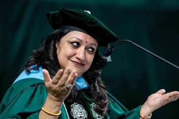 Saumya Pant, portrait in her academic regalia