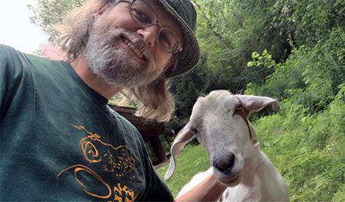 Shawn Kuchta, portrait with his kid Iggy