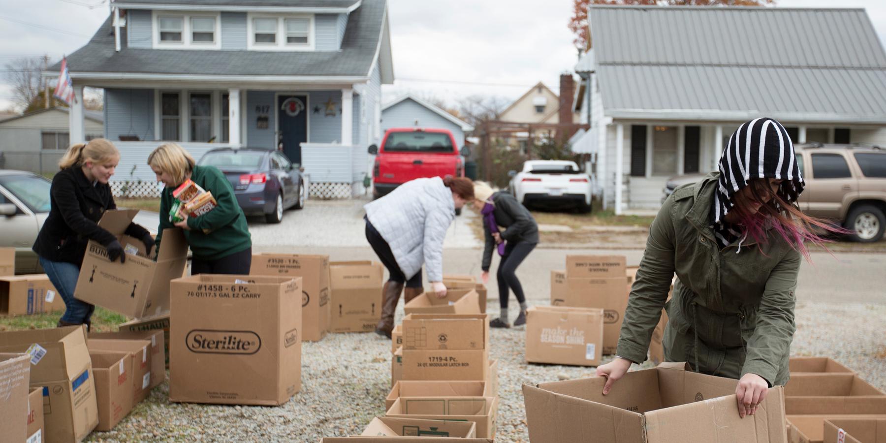 Student social worker club packing Thanksgiving boxes