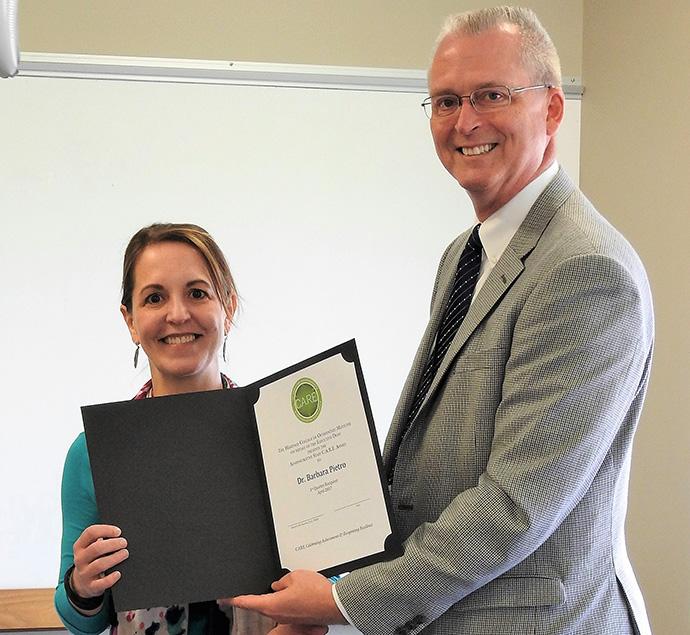 Barbara Pietro receives award