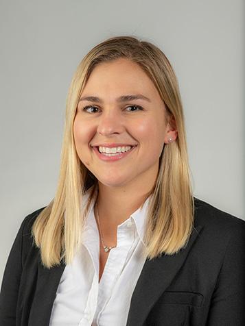 Caroline Mueller headshot