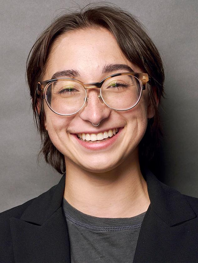 Aliza Dutt, senior VisCom major's headshot