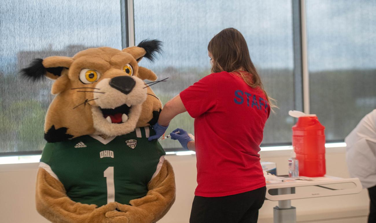 Rufus gets a Coronavirus vaccine