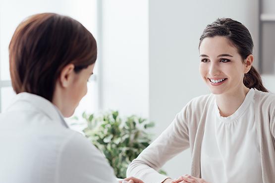 Student talks to dietitian