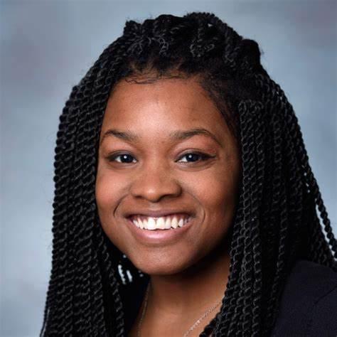 Tianna Newton headshot.