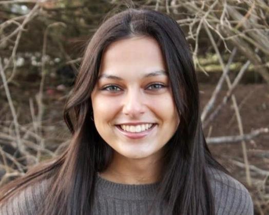 picture of Shayna, young woman with dark hair