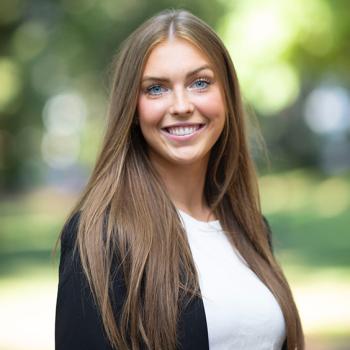 Liz Dziubek head shot.