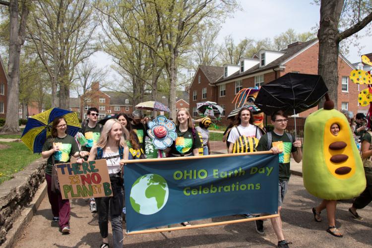 A photo from the Earth Day Parade at 俄亥俄大学 in 2019.