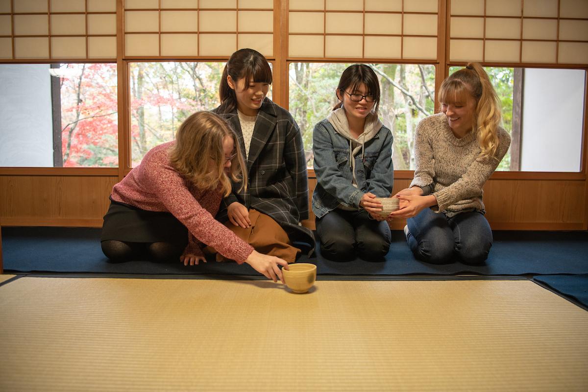 Students Undergraduate students from Ohio University and Chubu University spend time learning from one another on Chubu’s campus