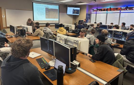 OHIO students work on computers in the Applied Finance Center