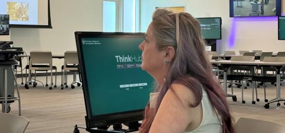 Kat Marriott博士 listens to a presentation at the ITDI on-campus ceremony on May 15