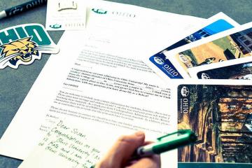 Registration for 俄亥俄大学’s Postcard Project and the new Phone Call Project is open to all degree-holding OHIO graduates