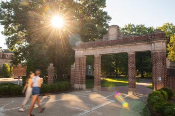 Students walk through the Alumni Gateway