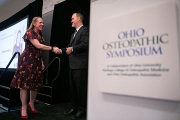 Melinda Ford, DO, receives award at OOS
