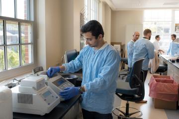 Researchers work in Diabetes Institute lab